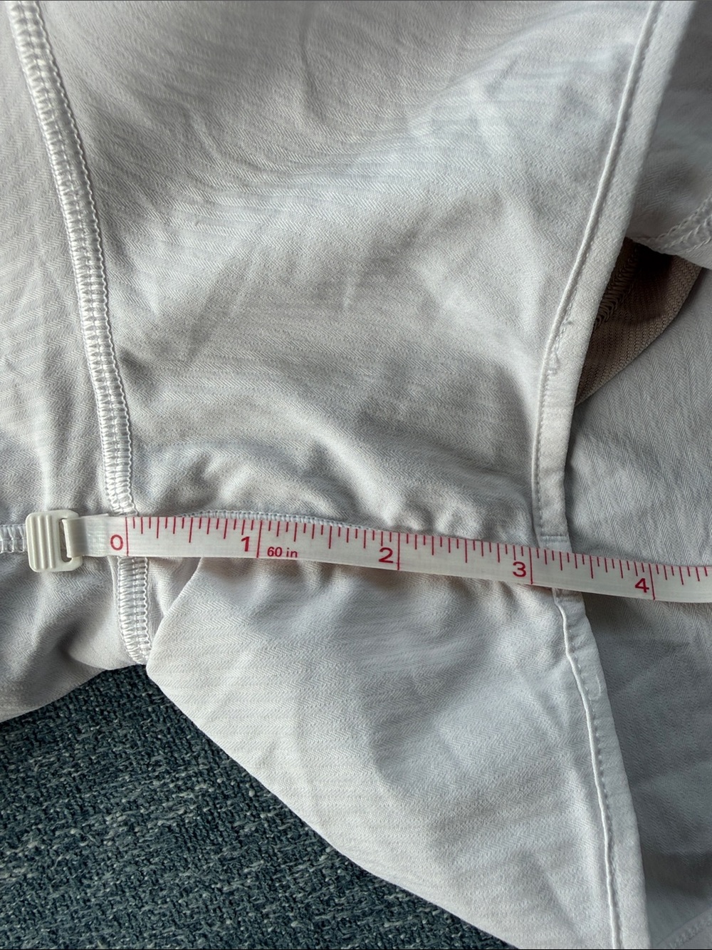 Lululemon Hotty Hot 4” White Lined Shorts – Size 6 - Picture 6 of 7